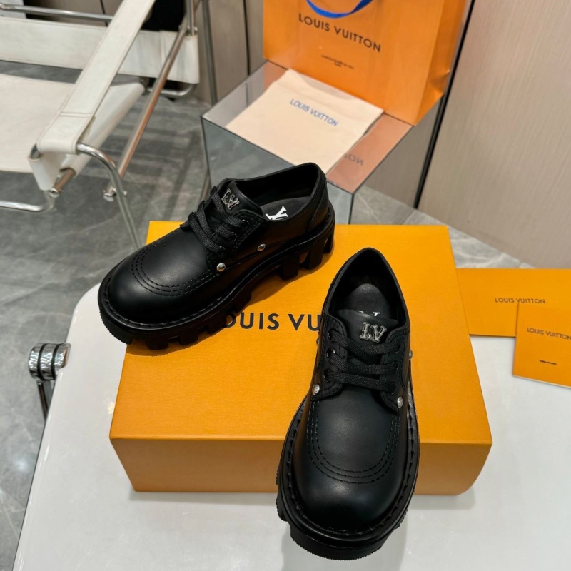 l0vis Vvtt0n loafers